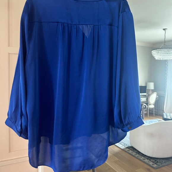 Beautiful blue Vince Camuto satin long sleeve top. Flowy fabric. Button at wrist - Picture 2 of 4